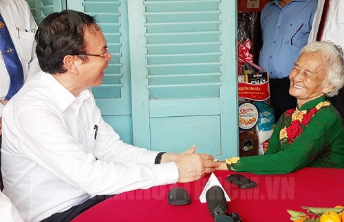 Bí thư Thành ủy TPHCM Nguyễn Văn Nên thăm các Mẹ Việt Nam Anh hùng tại huyện Củ Chi