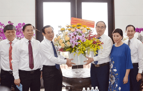 Bí thư Thành ủy TPHCM Nguyễn Văn Nên thăm các nhà giáo, gia đình nhà giáo tiêu biểu