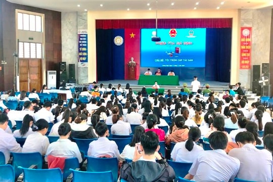 TAND tỉnh Quảng Ngãi tổ chức phiên tòa giả định, tuyên truyền pháp luật cho sinh viên