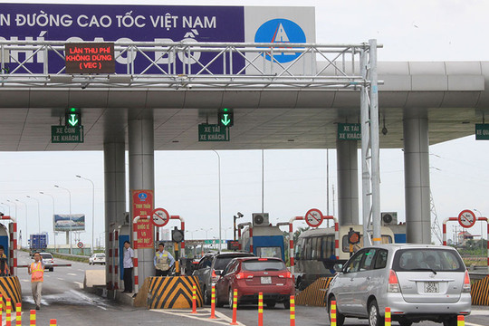 Mới chỉ 1/4 ô tô dán thẻ thu phí tự động không dừng