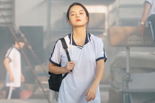 Phạm Quỳnh Anh: “Người ta bảo tôi mặt học sinh thân hình phụ huynh”
