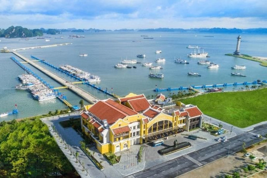 Vẻ đẹp hiếm thấy của Cảng tàu khách quốc tế nằm trong Vịnh di sản Hạ Long