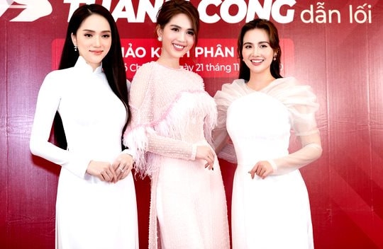 Hương Giang đọ sắc với Ngọc Trinh ở sự kiện sau drama với antifan