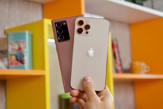 iPhone 12 Pro Max đọ dáng cùng Galaxy Note20 Ultra