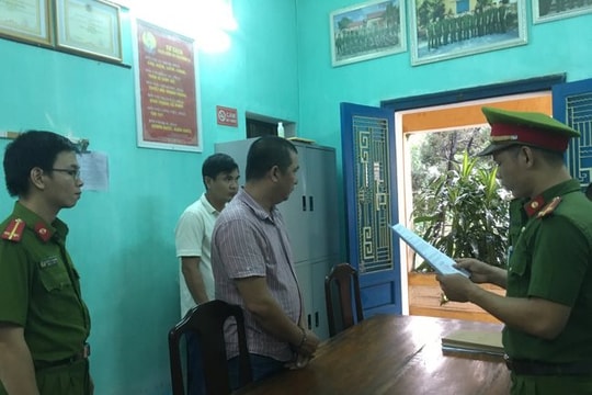 Bắt đối tượng mua sổ đỏ giả rồi đem đi lừa tiền người khác
