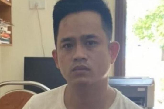 Khởi tố đối tượng tông vào xe CSGT