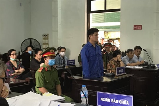 Tranh luận "nảy lửa" tại phiên xử bác sỹ bị tố hiếp dâm, luật sư đề nghị trả hồ sơ điều tra lại vụ án