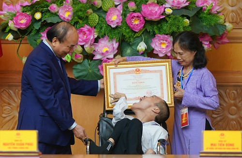 Thủ tướng Nguyễn Xuân Phúc: Chúng ta cần có mạng lưới rộng rãi những người làm công tác xã hội