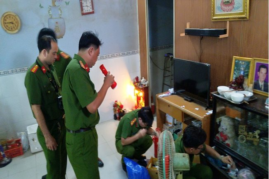 Khám xét 15 địa điểm, khởi tố thêm 2 đối tượng trong vụ buôn lậu 51kg vàng