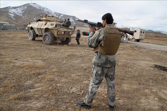 Đánh bom ở Afghanistan, ít nhất 30 nhân viên an ninh thiệt mạng