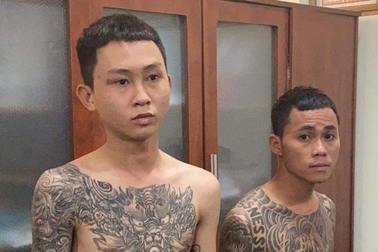Bắt 2 thanh niên dùng súng AK bắn người khi hỗn chiến