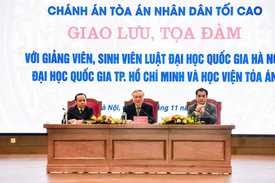 Chánh án TANDTC Nguyễn Hòa Bình giao lưu, tọa đàm với giảng viên, sinh viên ngành Luật