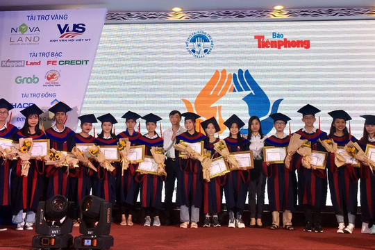 Novaland “Nâng bước thủ khoa” nghèo vượt khó