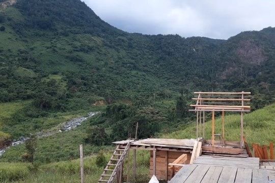 27 du khách mắc kẹt trên núi ở Khánh Hòa