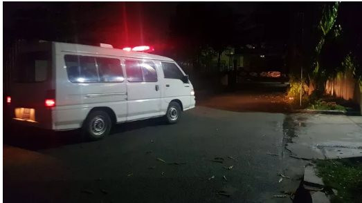 Cô gái dùng dao đâm chết bạn trai rồi ra đầu thú