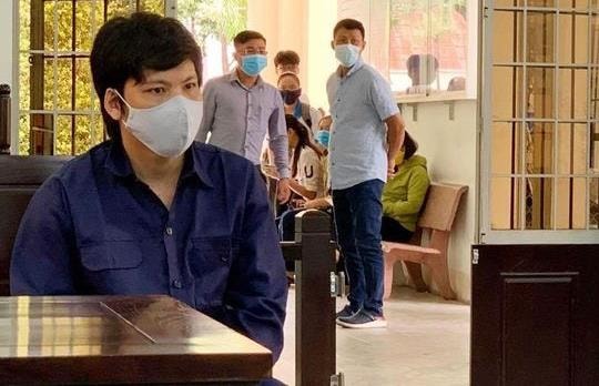 Lĩnh 30 tháng tù vì giao cấu với con riêng của vợ
