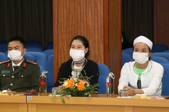 Gặp mặt đại biểu thanh thiếu niên dự Đại hội toàn quốc các dân tộc thiểu số Việt Nam