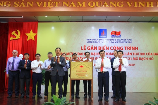 Lễ gắn biển công trình dầu khí chào mừng Đại hội đại biểu toàn quốc lần thứ XIII của Đảng