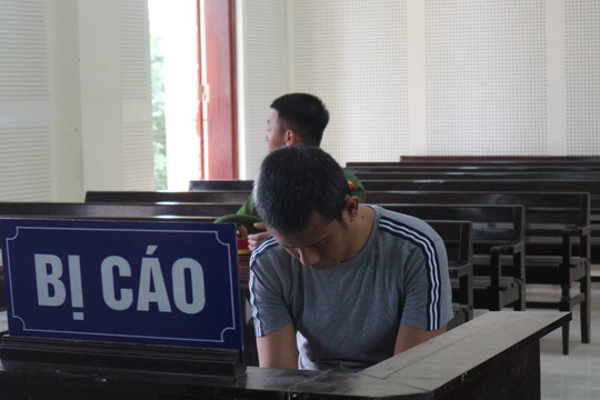 Lời biện minh của gã đàn ông mê tật “hai ngón”