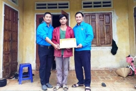 Tuyên dương nam thanh niên cứu người giữa dòng lũ dữ