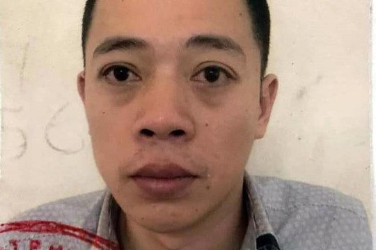 Tài xế trộm 40.000 USD trong xe ô tô mang về đưa cho vợ