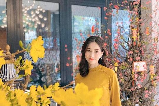 Hé lộ hình ảnh giản dị và tinh nghịch như trẻ con của Hoa hậu Đặng Thu Thảo và quý tử của nàng Hoa hậu