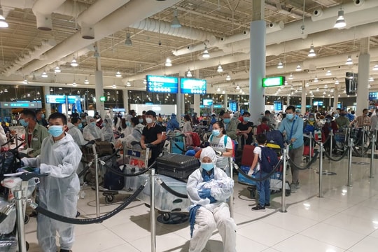 Gần 1.000 công dân Việt Nam từ UAE, Ấn Độ, Mỹ và Singapore được đưa về nước an toàn