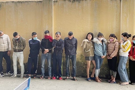 Đãi bạn phương xa bằng tiệc ma túy