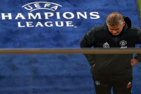 Man United bị loại: Cuộc phiêu lưu của những “gã hề”