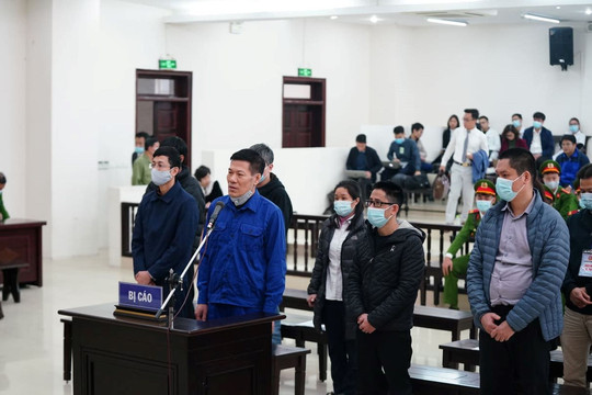 Xét xử vụ án nâng khống giá máy xét nghiệm Covid-19