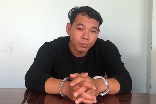 Xông vào phòng đòi cưỡng bức bé gái 8 tuổi