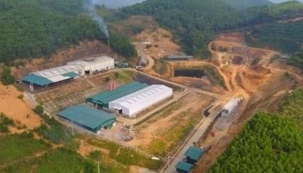 Dân lập lán phản đối chở rác thải vào nhà máy