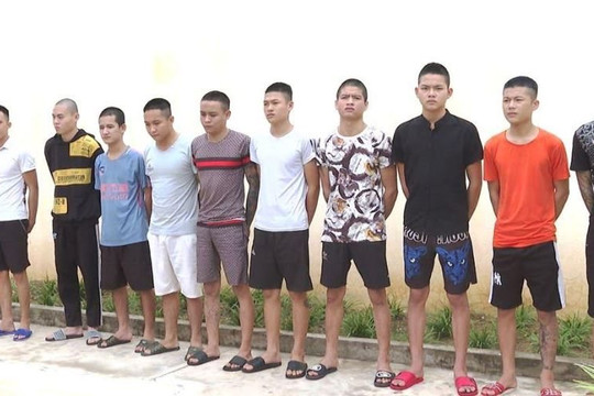Khởi tố 12 đối tượng dùng súng, tuýp sắt đuổi bắn nhau trên đường