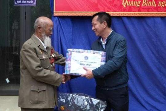 TAND Quảng Bình cùng Khối thi đua các ngành Nội chính tỉnh bàn giao nhà tình nghĩa tại huyện Tuyên Hoá