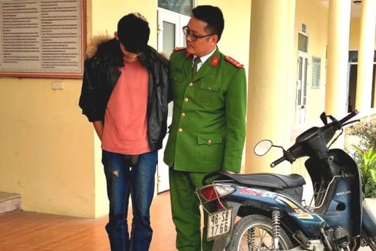 Bắt giữ đối tượng 17 tuổi trong vụ cướp giật, chém người ở Hà Nội
