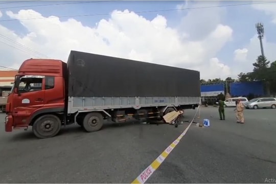 Xe máy va chạm xe tải, nam thanh niên tử vong thương tâm