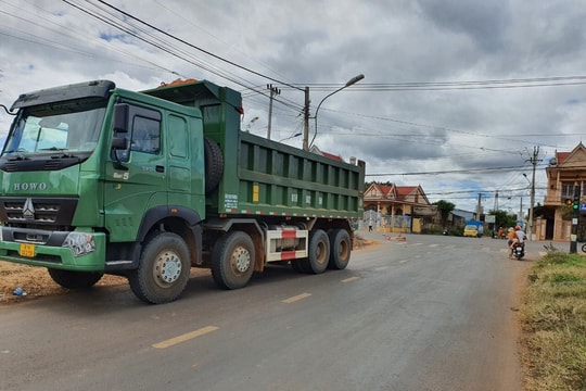 Gia Lai: Va chạm với xe tải, bé gái 10 tuổi tử vong thương tâm