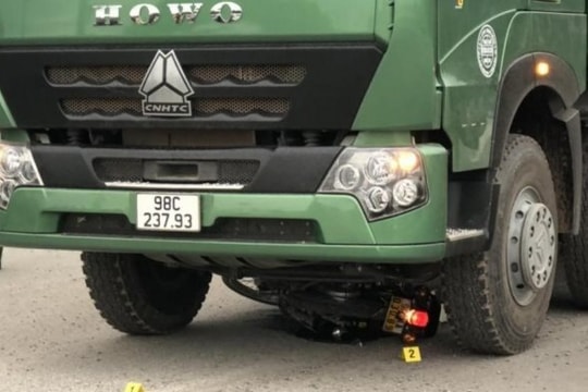 Nam sinh 14 tuổi bị cuốn vào gầm xe tải tử vong