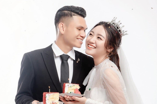 Hé lộ ảnh cưới của cầu thủ Xuân Mạnh