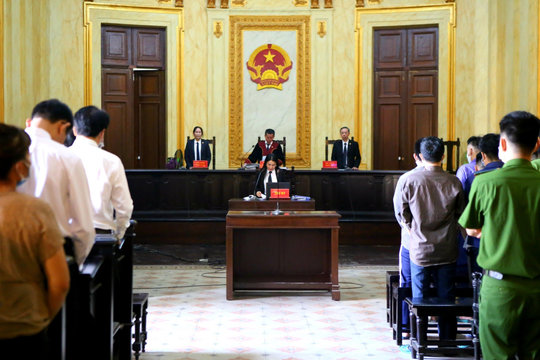 Xét xử sơ thẩm vụ án Tuấn "Khỉ" dùng súng AK bắn chết 5 người