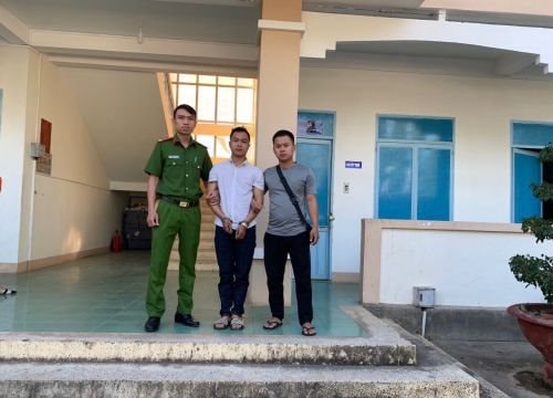 Vào khách sạn đặt camera quay lén cảnh “nóng” rồi tống tiền