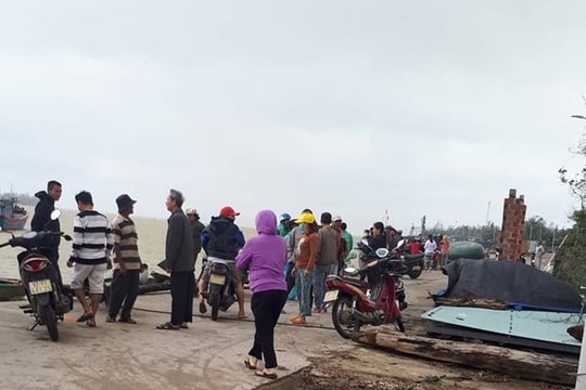 Lật thuyền thúng trên sông, anh tử vong, em mất tích