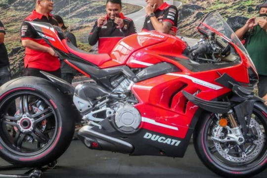 Cận cảnh Ducati Superleggera V4 giá hơn 5 tỷ đồng