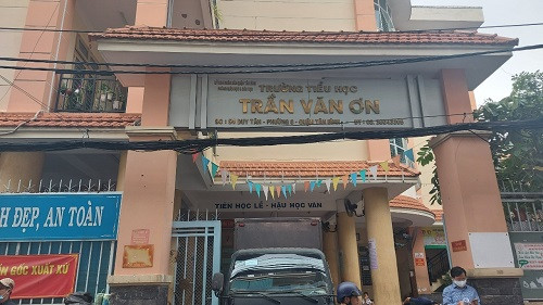 Hiệu trưởng Trường TH Trần Văn Ơn tiếp tục bị đình chỉ công tác