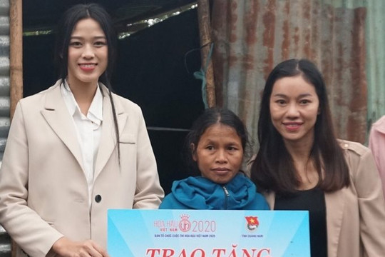 Đỗ Thị Hà trao một tỷ đồng cho Nam Trà My
