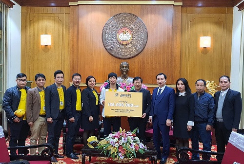 Công Phượng cùng đồng đội chung tay ủng hộ đồng bào miền trung khắc phục thiệt hại sau bão