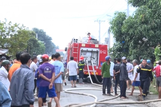 Hỏa hoạn thiêu rụi 7 căn nhà ở An Giang