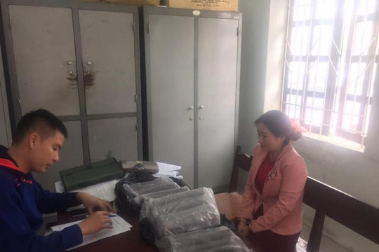 Hai phụ nữ bị bắt giữ khi đem thuốc nổ đi bán