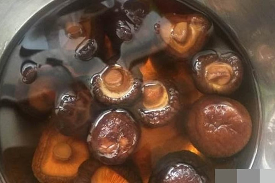 Đầu bếp khách sạn: Không cần biết bạn ngâm đồ khô gì, chỉ cần cho thêm một ít 'này' vào ngâm nhanh trong 3 phút là được