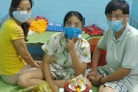 Cách chức Phó Chủ tịch phường tổ chức sinh nhật trong khu cách ly